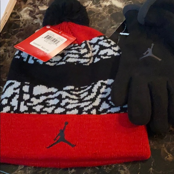 NWT Jordan hat and gloves bundle size youth 8-20 - Picture 2 of 3